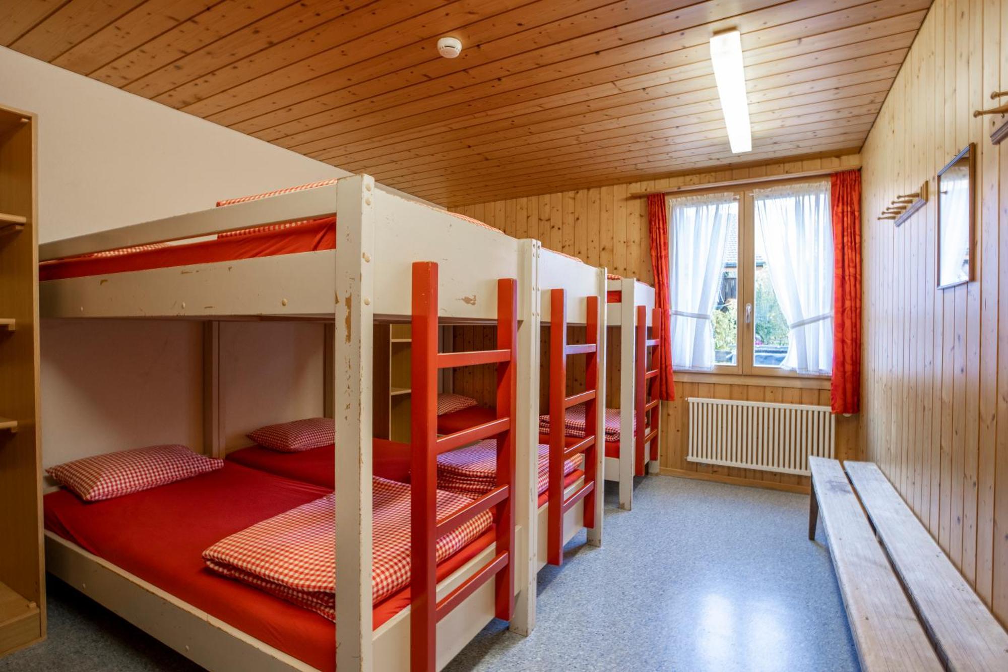 Simons Herberge Meiringen Zimmer foto